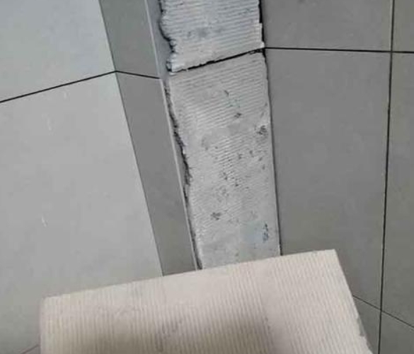 黑河市瓷砖空鼓维修公司分享下厨房瓷砖脱落的补救措施。